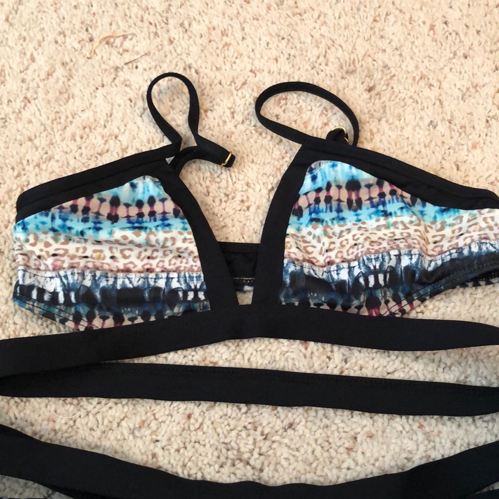 Bikini - Picture 2 of 5
